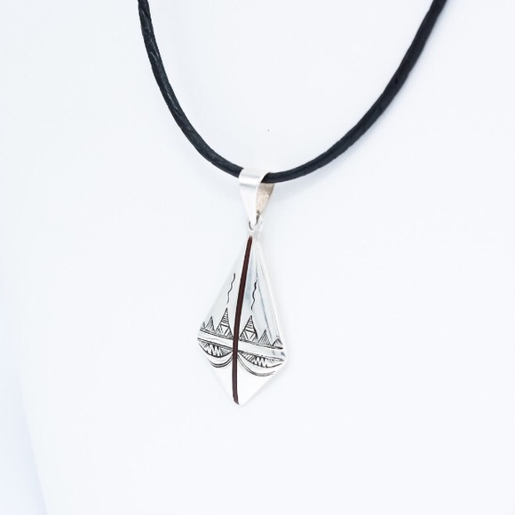 Atlas Mountain Pendant SP0106 - Picture 2 of 3